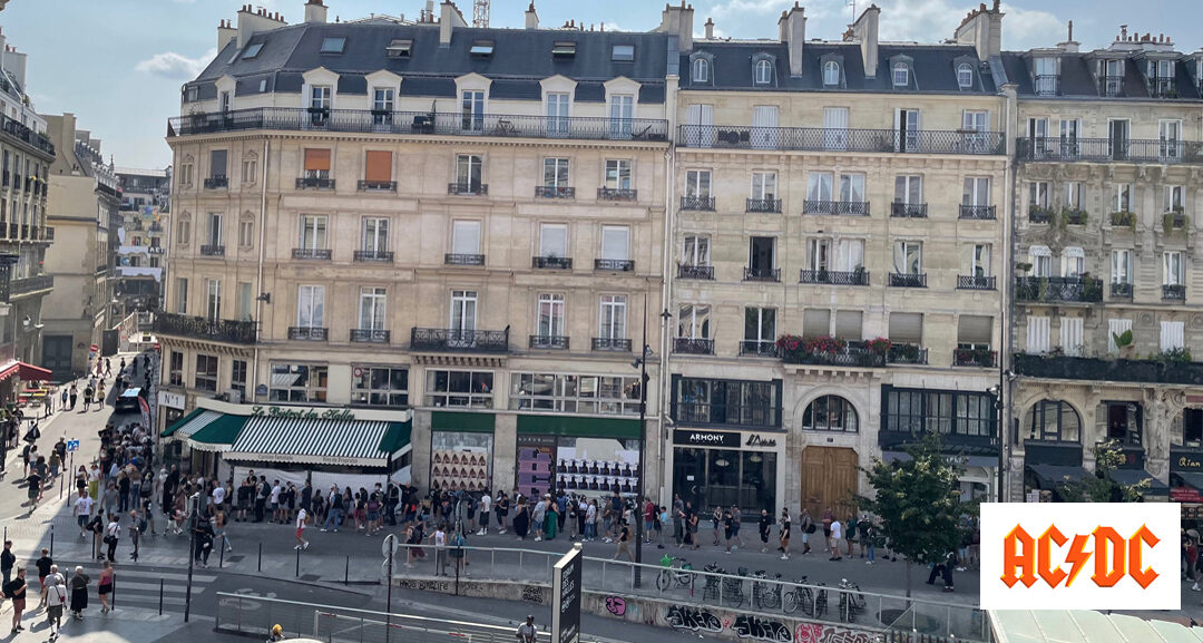 The waiting line for the AC/DC Pop Up Store